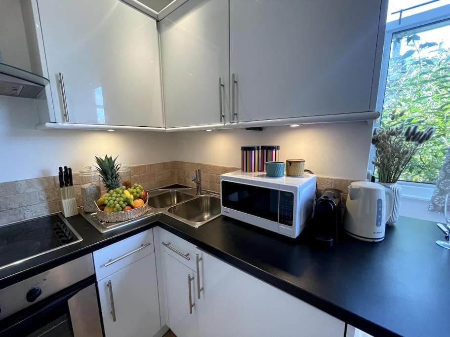 Cute&cozy In Barons Court Apartment
